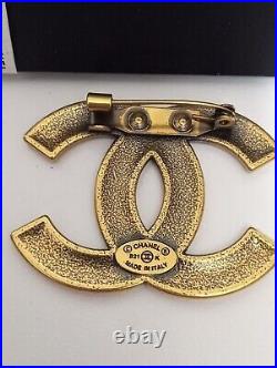 Authentic CHANEL Large CC Logo Metal Antique Gold Brooch-B21 Made In Italy RARE
