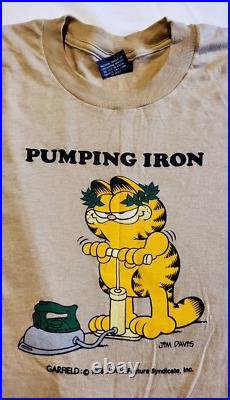 Garfield Tee shirt Pumping Iron Vtg, Sneakers brand 1978 X Large T-shirt (XL)