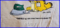 Garfield Tee shirt Pumping Iron Vtg, Sneakers brand 1978 X Large T-shirt (XL)