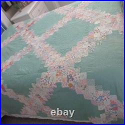 That Green! LARGE Vintage 30s Novelty Feedsack Irish Chain QUILT 100x82